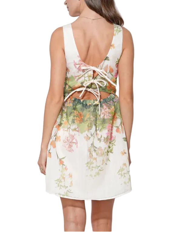 The scoop neckline offers an open, graceful frame for the neck and collarbone, while the fit and flare silhouette cinches at the natural waist before flowing into a playful, voluminous skirt. This "mini" length keeps the look energetic and modern, making it a perfect choice for those who love a balanced, hourglass-enhancing shape.

