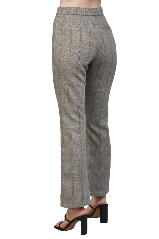 Step into style with the Abbie Herringbone Pattern Pants! Featuring a chic high waist and a timeless herringbone design, these pants add a playful twist to your everyday look.