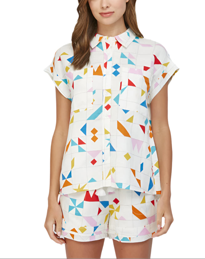 Get ready for summer in our Taylor Short Set! This geo print linen blend shirt and drawstring waist shorts are perfect for any occasion.