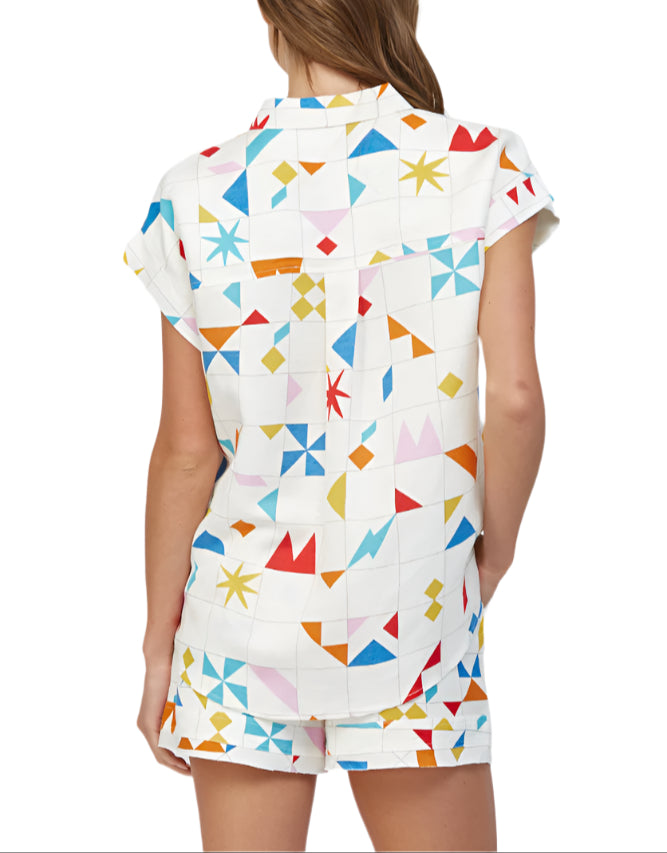 Get ready for summer in our Taylor Short Set! This geo print linen blend shirt and drawstring waist shorts are perfect for any occasion.