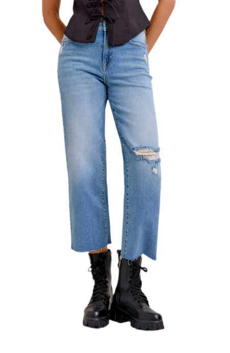 93% Cotton, 5% Polyester, 2% Spandex
Rise 10 ½ ”
Inseam 25”