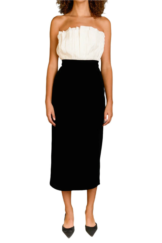 Featuring a sophisticated midi length and a mix of luxurious materials, this dress is a must-have for any special occasion. The velvet skirt adds a touch of elegance while the strapless design allows you to show off your shoulders.&nbsp;