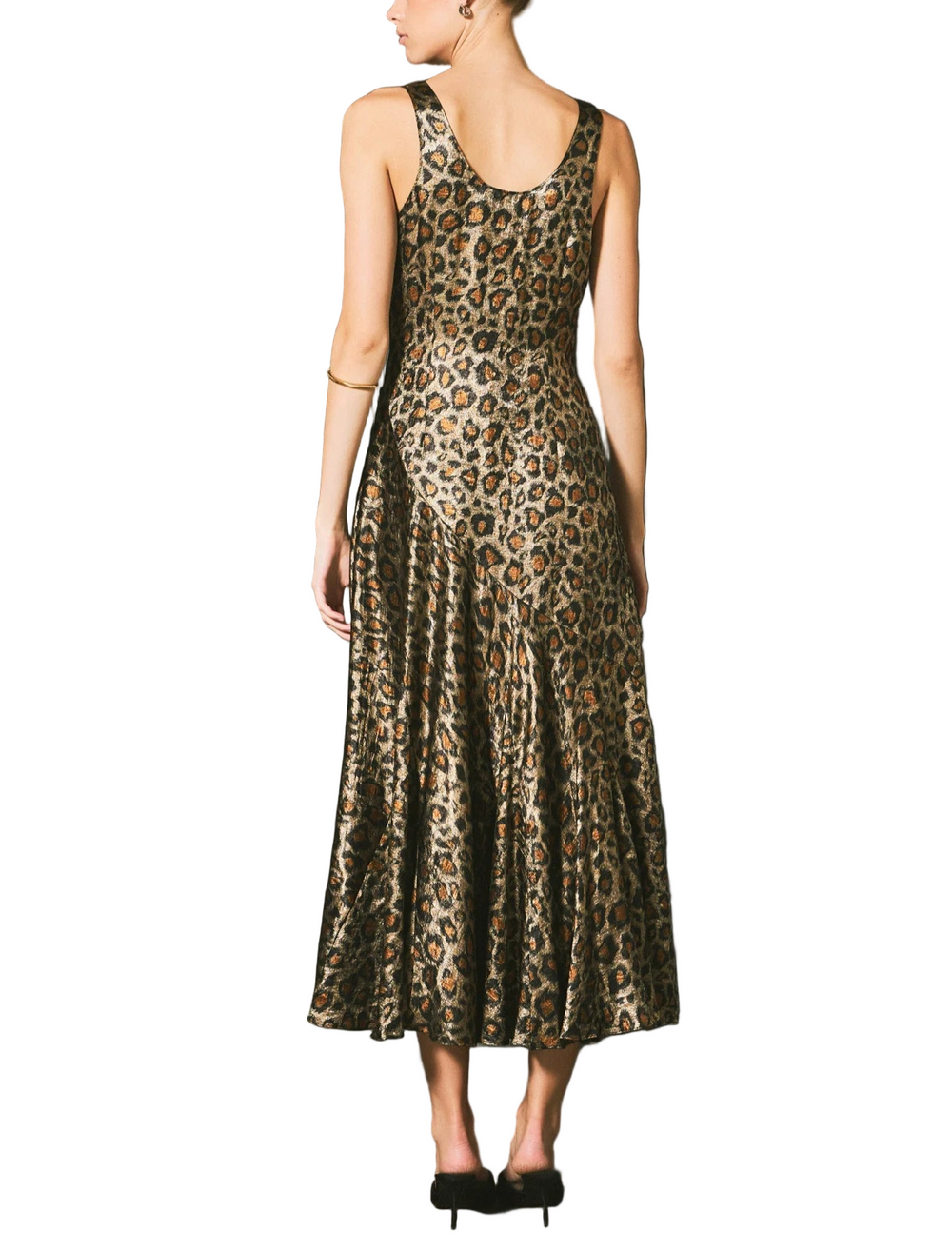 Capture the attention of everyone around you with our stunning Animal Print Maxi Dress. This gorgeous dress features a striking animal print that exudes wild and fierce vibes. Its maxi length makes it perfect for any occasion, while the round neckline and sleeveless design add a touch of elegance. Made with high-quality fabric, this dress will have you feeling comfortable and stylish all day long.