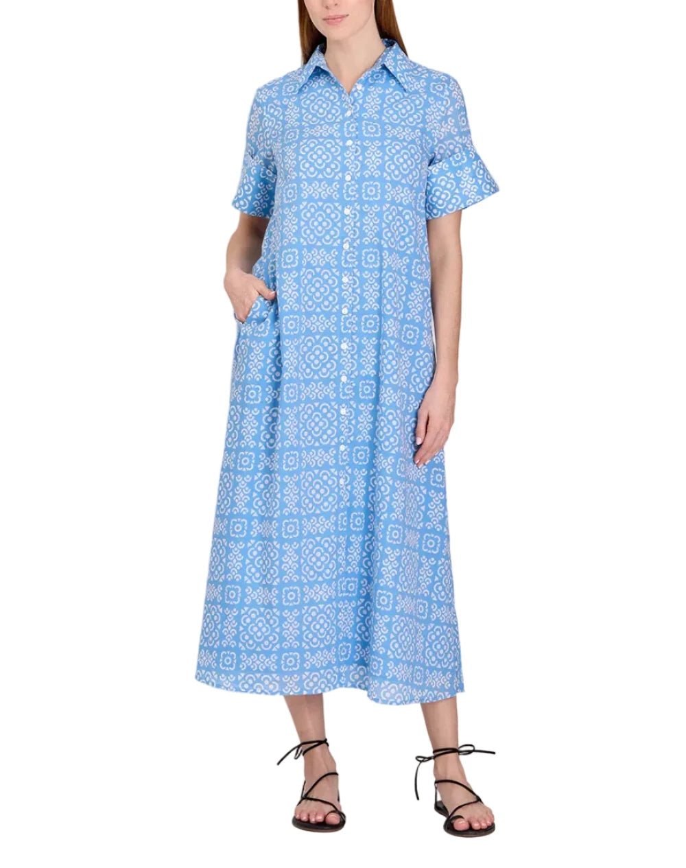 Our Gibbons Dress is a more tailored version of our classic shirt dress and is the perfect style for when you want to look effortlessly put-together. The folded sleeve, collar neckline and hidden pockets make this dress breezy and comfortable, but also formal and classic. Pair with loafers for a meeting with clients or chunky heels for dinner with the girls.

Short sleeve
Button front
Shirt collar
Pockets
100% cotton voile 
LIVRO is designed in Charleston and manufactured at the highest quality facility in 