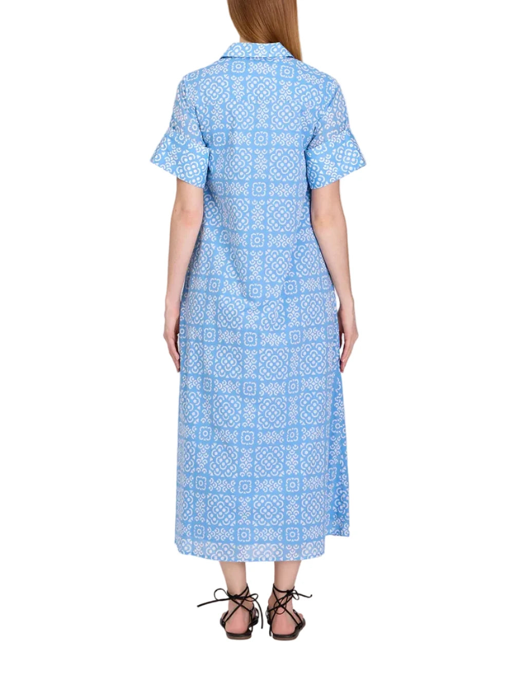 Our Gibbons Dress is a more tailored version of our classic shirt dress and is the perfect style for when you want to look effortlessly put-together. The folded sleeve, collar neckline and hidden pockets make this dress breezy and comfortable, but also formal and classic. Pair with loafers for a meeting with clients or chunky heels for dinner with the girls.

Short sleeve
Button front
Shirt collar
Pockets
100% cotton voile 
LIVRO is designed in Charleston and manufactured at the highest quality facility in 