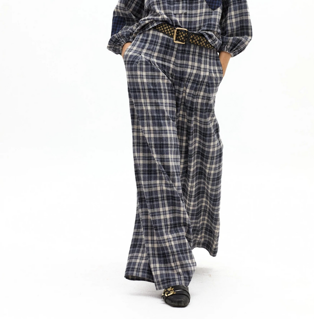 One of our favorites this season. Just like its name says, this is the 2.0 version of our classic Culotte: longer, wider, and even better. With impeccable tailoring, it features a high, structured waist that makes it both flattering and comfortable.


It&
