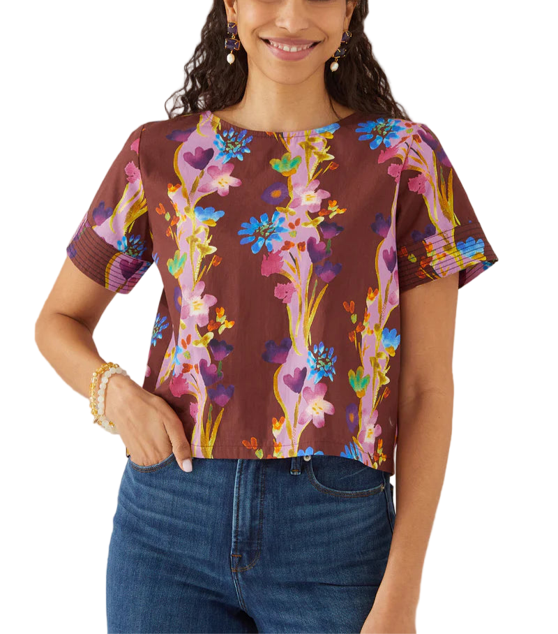 This charming top features a contrast print trim at the sleeve and a delicate bow at the back.