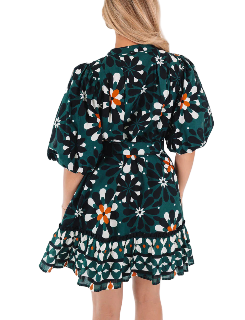 Classic with a western touch! This dress features puff sleeves, a structured belt, and a button-up front that blends polish with ease. Designed in a timeless hunter print, it channels effortless fall vibes with a hint of ranch lifestyle charm. Ideal for weekend outings, casual dinners, and crisp autumn days.