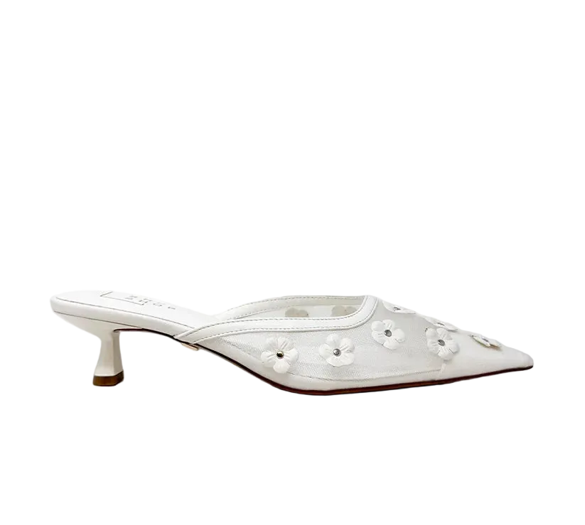 Romantic with a modern edge, NORMA is the statement mule your wardrobe has been waiting for. Designed with a sleek pointed toe and delicate floral appliqué details, this style blends feminine charm with effortless sophistication.


