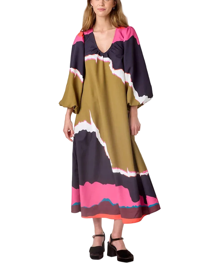 The Ryker Dress is your go-to fall silhouette. Featuring a flattering rounded V-neckline, statement balloon sleeves, and a swingy fit, this versatile style is made for endless fall plans. Complete with a detachable belt with tassel details, wear it belted for a more defined shape or unbelted for an easy, flowy silhouette.