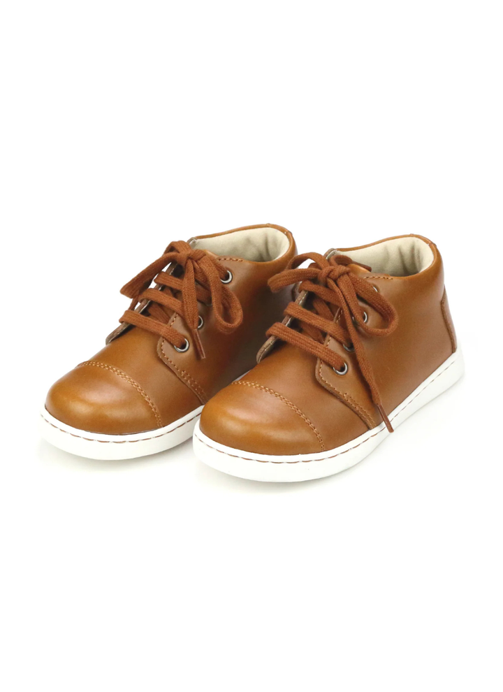 The Evan brings extra class to every look from school to playground, day to night. Lightweight and sophisticated all the way, Evan is for the unstoppable tyke!