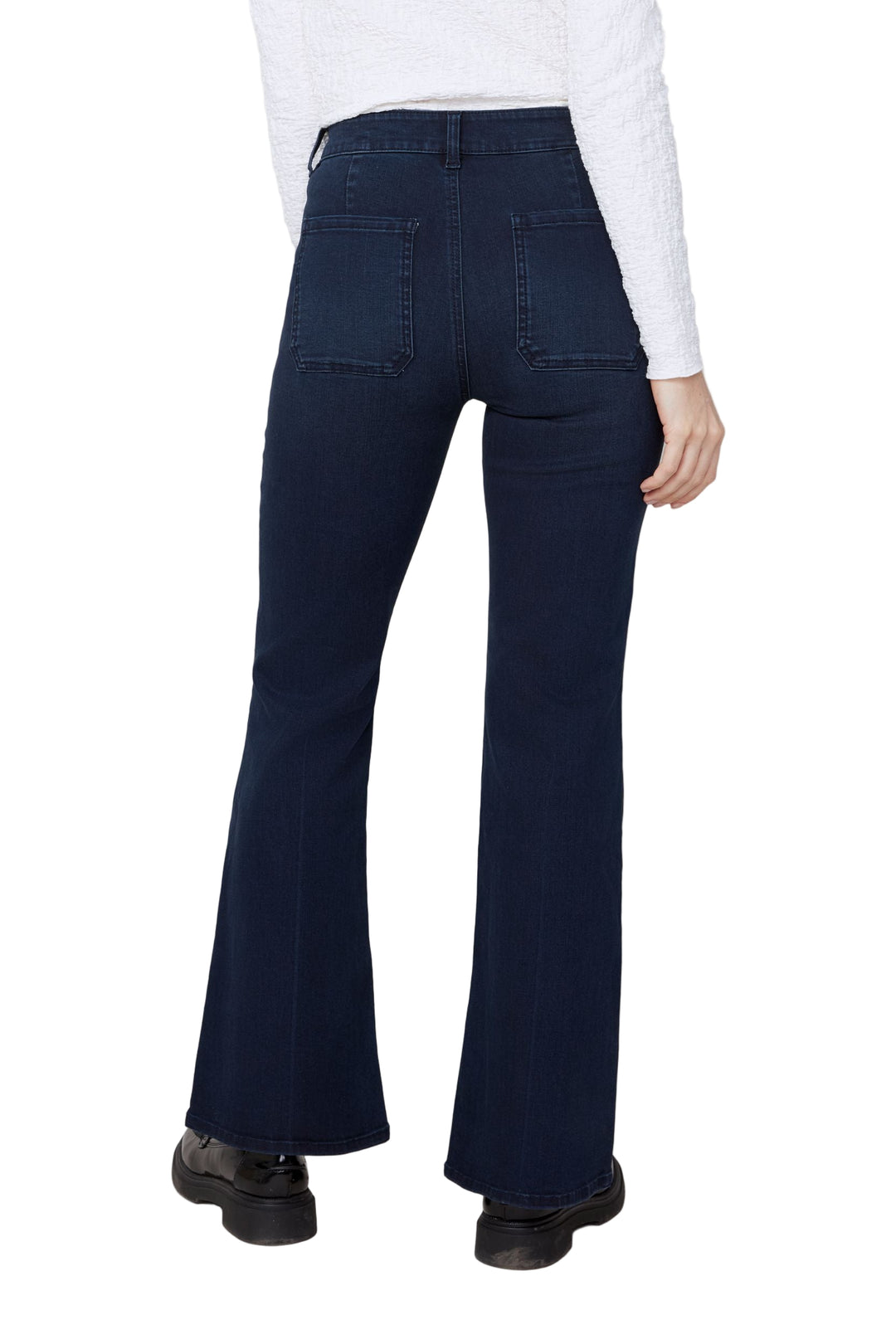 The perfect woven pant that can be worn for most occasions.