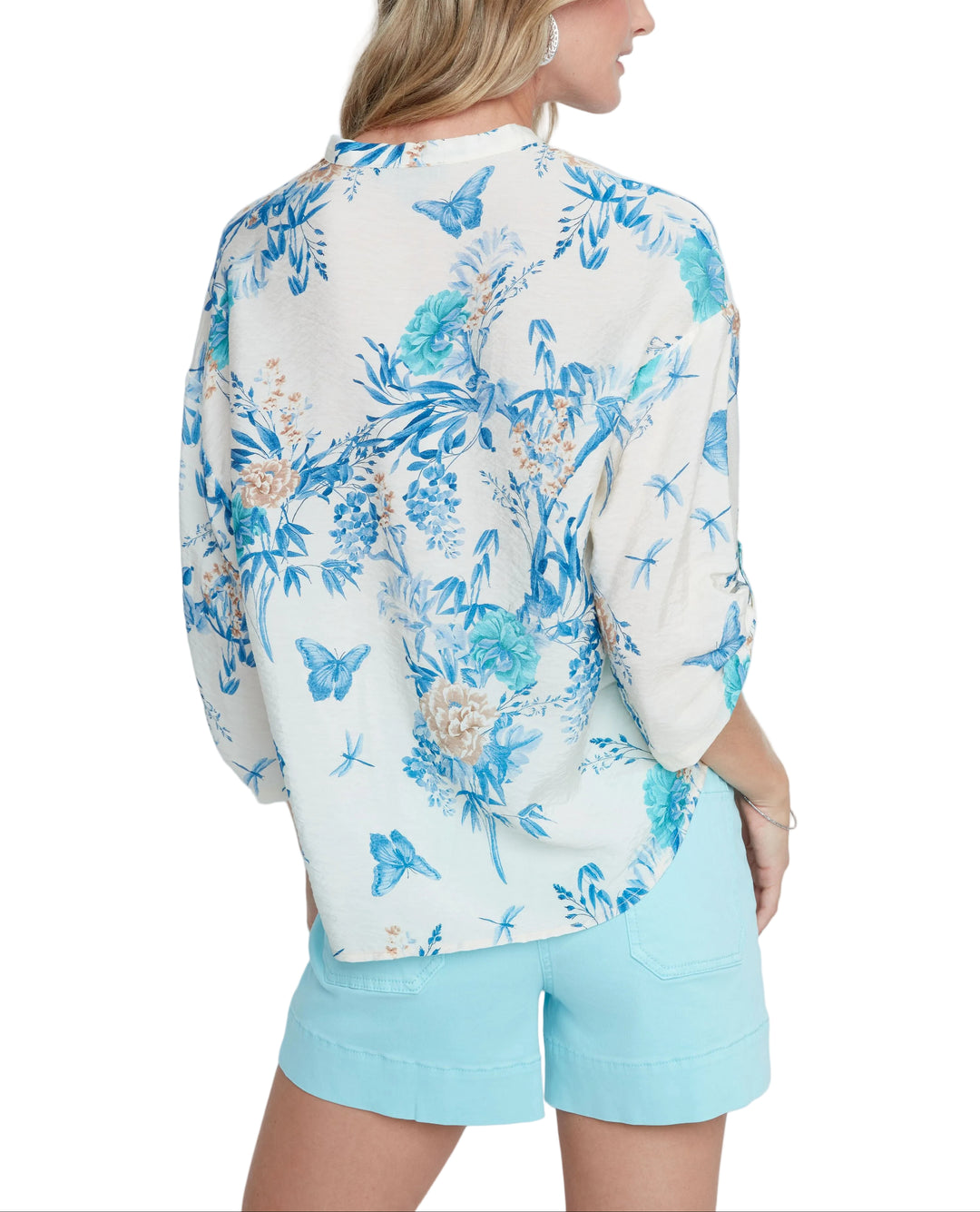 The Kameron Blouse in Ocean Combo brings effortless style to your everyday rotation. This charming 3/4 sleeve design features a gorgeous ocean-inspired color palette that transitions beautifully from desk to dinner. The relaxed fit and breathable fabric make it perfect for layering or wearing solo, while the versatile combo print pairs seamlessly with your favorite bottoms. Whether you&