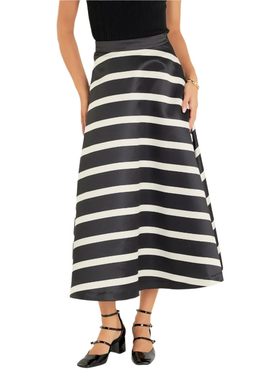 This midi skirt boasts a classic stripe pattern that never goes out of style. The midi length offers a flattering silhouette while the side zipper provides a seamless fit. The added lining ensures comfort and coverage.&nbsp;