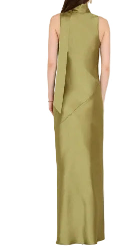 
The Paula Maxi in vert, an elegant olive green. This floor-length gown is cut on the bias from luxurious charmeuse for an easy comfortable fit for all shapes. The cowl neck features an attched scarf detail that can be styled in various ways.