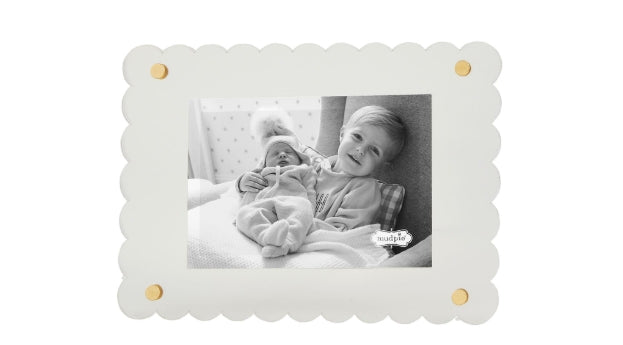 Scalloped Acrylic Frame