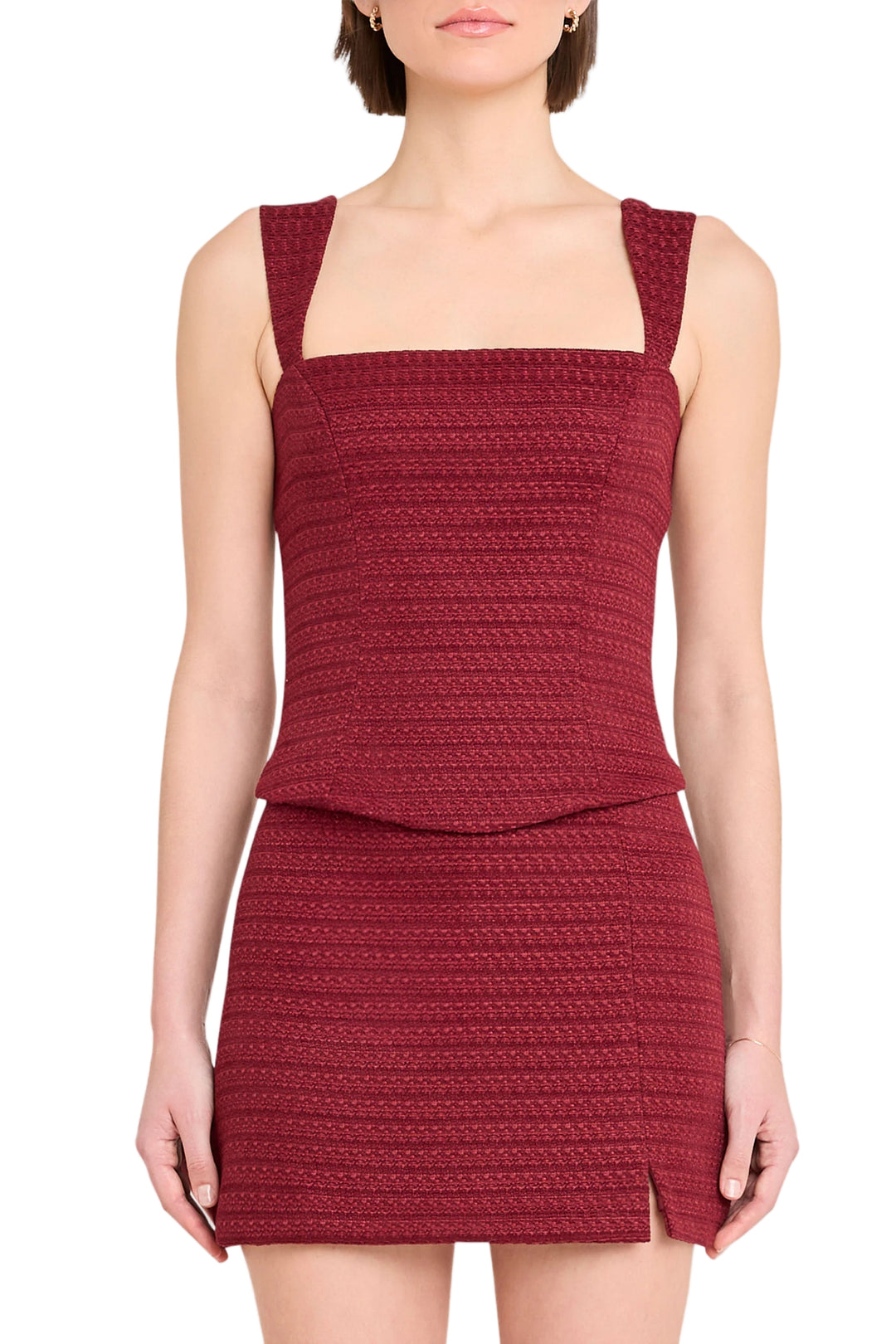 Stay sharp in the Ceronne Top. This corset-style tank features flattering princess seams, making it your go-to for cool, refined looks. Match it with the Dale Skort for a set you’ll wear on repeat.