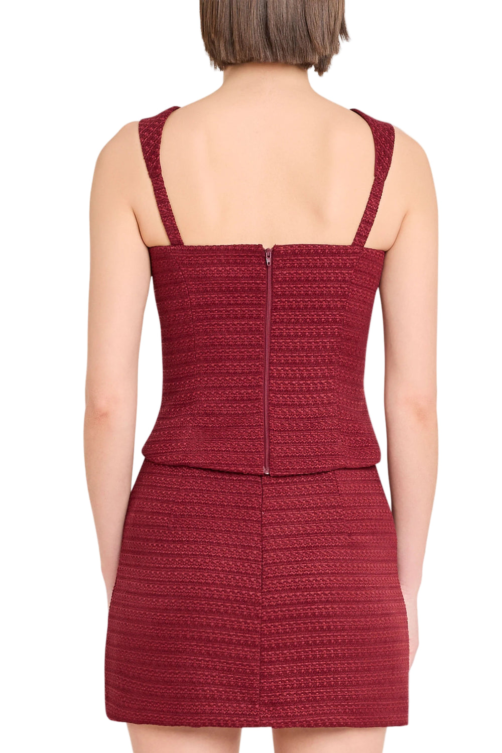 Stay sharp in the Ceronne Top. This corset-style tank features flattering princess seams, making it your go-to for cool, refined looks. Match it with the Dale Skort for a set you’ll wear on repeat.
