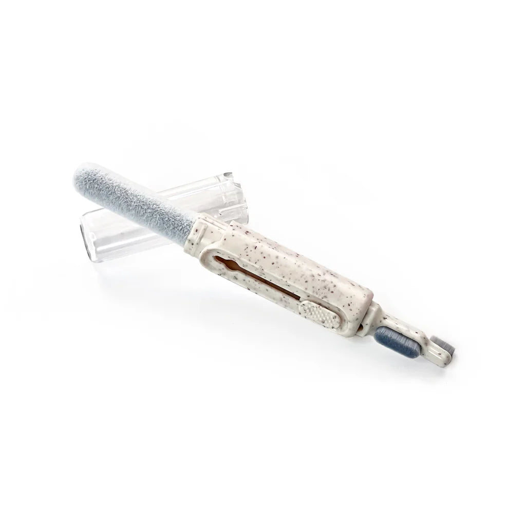 Problem—solved! Carry the Teenie Weenie Earbud Cleanie™ in your bag. Keep it handy at your desk. Stow it in the junk drawer. It doesn’t matter where you stash it—only that you regularly use it to tidy up those disgusting earpods. Think yours don’t need it? Go have a look. We’ll wait. (Right. As we thought.)
This multi-tool is 3 crust-busting tools in 1. The tiny nib works its way into tiny wax-encrusted crevices, the little brush loosens dried debris & the long sponge whisks away the dust.
