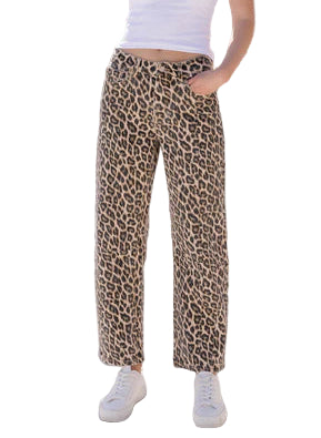 These high-rise barrel jeans feature a bold leopard print and are made from comfort stretch denim for a flexible, flattering fit. The cropped length adds a stylish edge, perfect for showcasing your favorite footwear.