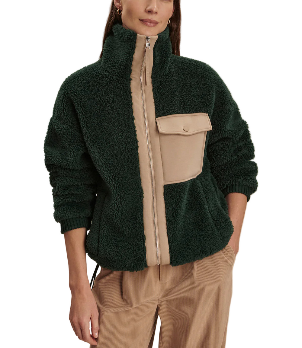 This zip-through sherpa jacket features a contrast collar and a chest patch pocket made from our signature DoubleSoft® fabric. Additional details include a double-ended zip, ribbed cuffs, and an internal cinch at the hem for a customizable fit.