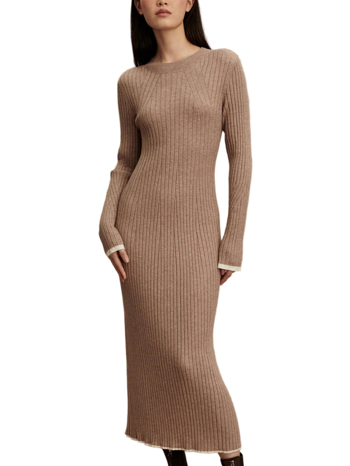 Meet Axel - the casual chic dress with transeasonal appeal.