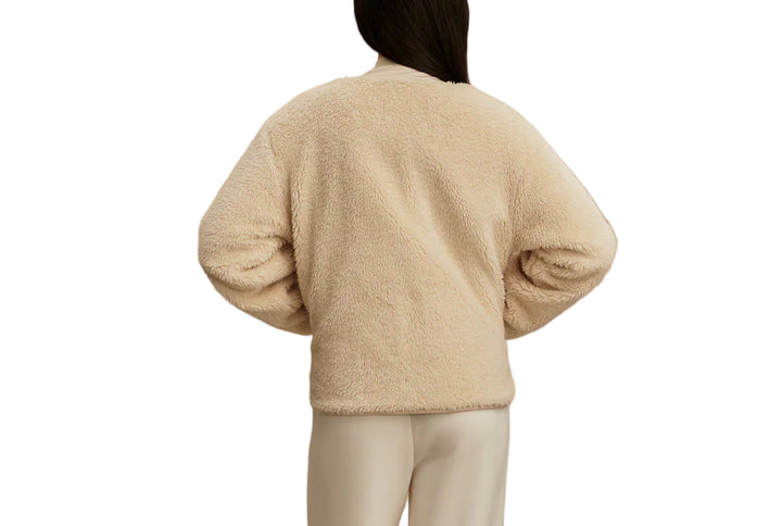 Made for everyday layering, the Drew jacket is the perfect throw-on essential to transition into colder months. The reversible design makes styling it extremely versatile, with super soft sherpa on one side, and elegantly quilted Crinkle Shell on the other. The contemporary cardigan-like shape is accentuated with a button fastening, knitted rib cuffs, patch pockets, and contrast binding.