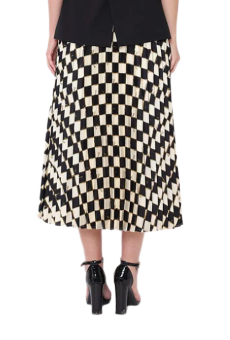Step out in style with the Esther Long Skirt in Black Multi! Featuring a charming check print and delicate pleats, this skirt adds a playful twist to your wardrobe.