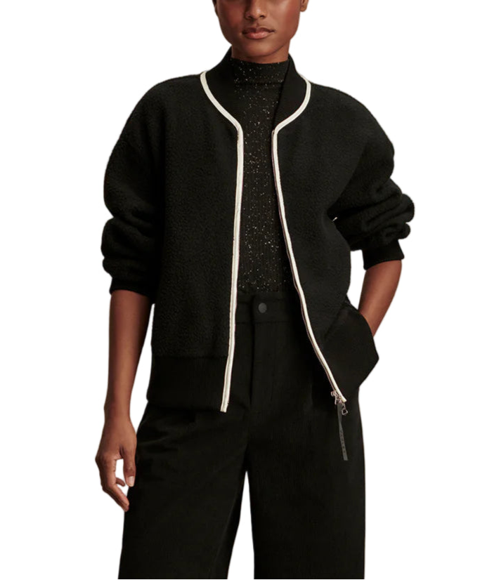 Cut to a classic, easy bomber shape, the Hansley is a stylish and versatile layering essential. Crafted from soft fleece with a chunky, knitted rib collar and cuffs, it offers warmth and comfort on colder days. Elegant contrast tipping along the collar and down the front bring structure to the design.