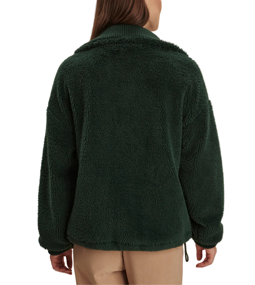 This zip-through sherpa jacket features a contrast collar and a chest patch pocket made from our signature DoubleSoft® fabric. Additional details include a double-ended zip, ribbed cuffs, and an internal cinch at the hem for a customizable fit.