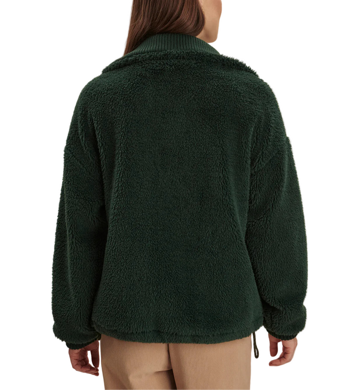 This zip-through sherpa jacket features a contrast collar and a chest patch pocket made from our signature DoubleSoft® fabric. Additional details include a double-ended zip, ribbed cuffs, and an internal cinch at the hem for a customizable fit.