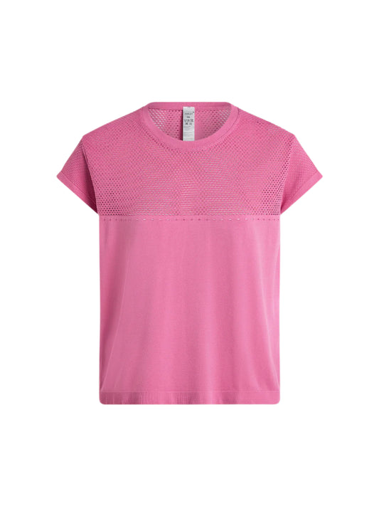 Cut to a boxy silhouette with short sleeves, this classic active tee is soft and supportive with subtle textured perforation for enhanced breathability. Perfect for layering over your daily activewear.