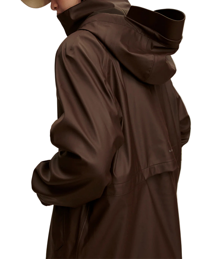 Fully waterproof and dramatically oversized, the Kirsten raincoat is a bold yet practical style statement.

 

We recommend sizing down.