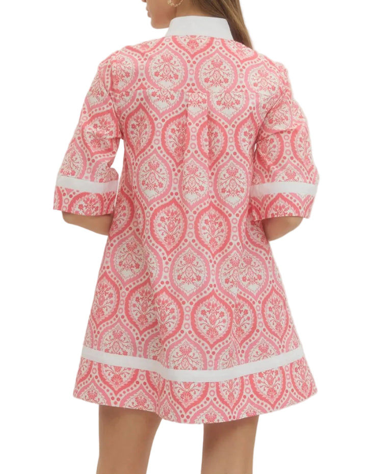 Botanical print 3/4 sleeve mini dress featuring contrast trim V-neck and collar detail. Side pockets. Lined. Woven. Non-sheer. Lightweight.
