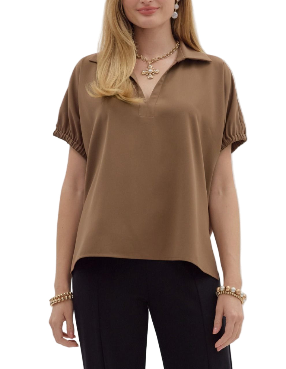 Solid short sleeve split collar side slit hem top. Unlined. Woven. Non-sheer. Lightweight.
