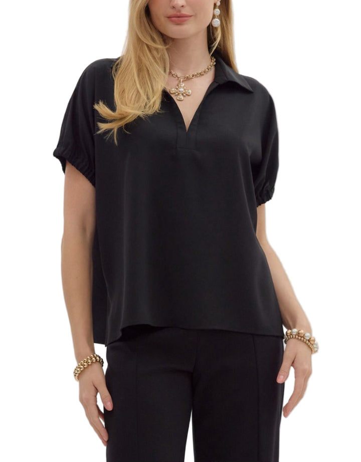 Solid short sleeve split collar side slit hem top. Unlined. Woven. Non-sheer. Lightweight.
