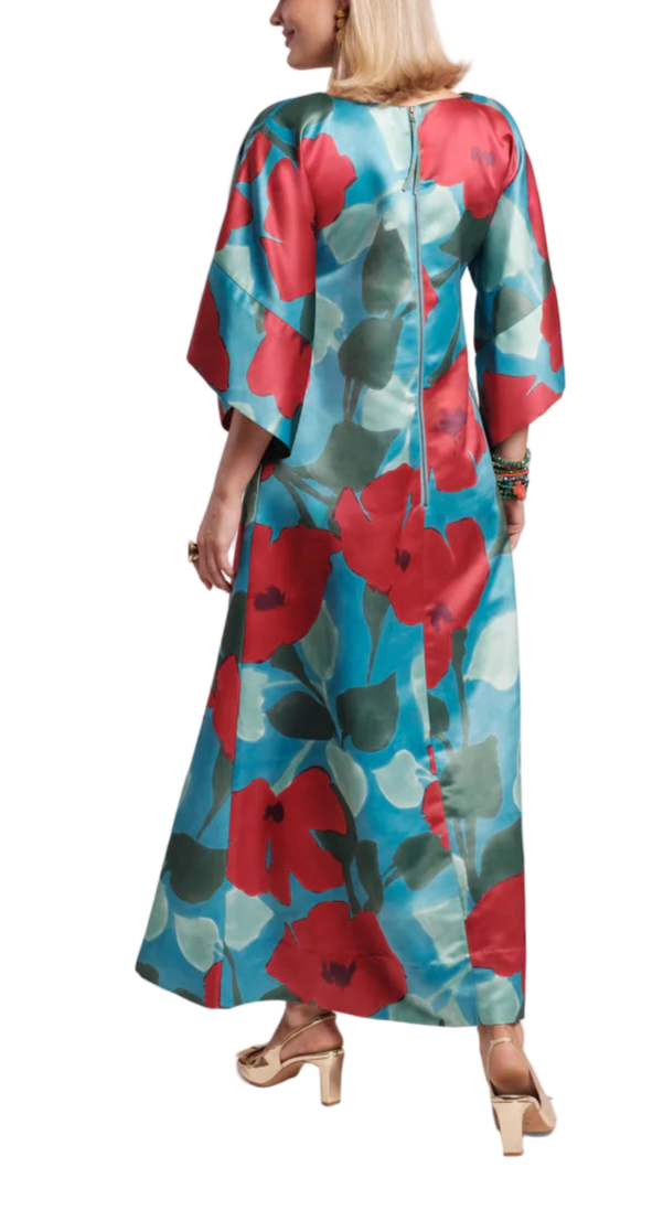 An elegant gown, draped in flowers. In a gorgeous print, the Spinnaker Maxi reemerges, ready for fall. Featuring a sophisticated scoop neckline, pockets, and unique statement bell sleeves, this timeless design drapes beautifully over the figure in a flattering flared silhouette.