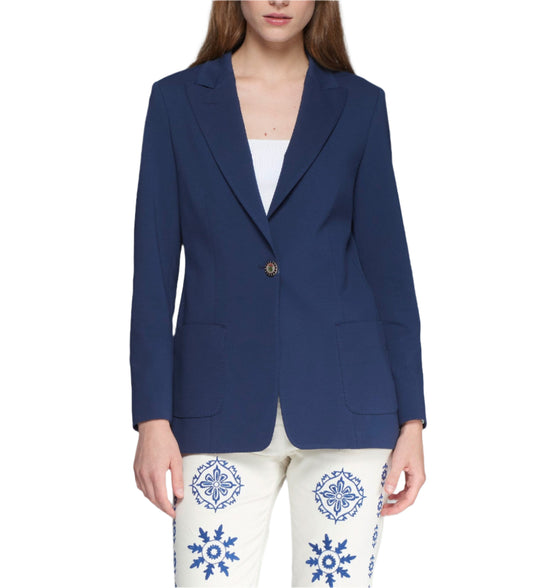 Navy blue blazer in stretch fabric. Front fastening with decorative flower button. Front patch pockets. Exclusive Vilagallo printed lining.