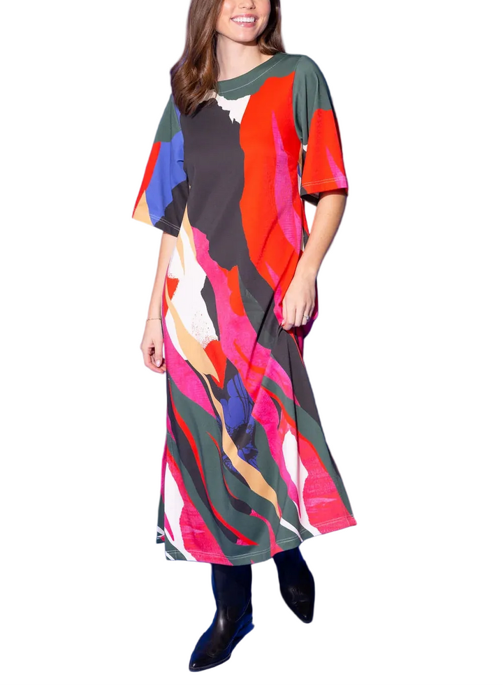 The Tilly Dress in Solar Vines is effortlessly bold and utterly artistic. Sweeping brushstrokes of hot pink, forest green, red, camel, and black cascade dramatically across this relaxed maxi in a print that&