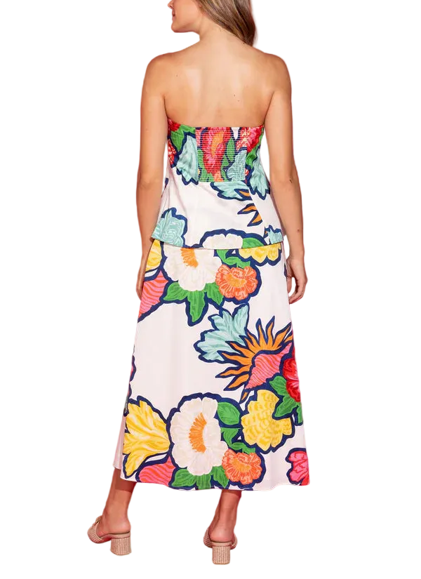 Bright, bold, and effortlessly chic, the Brooks Dress is designed to turn heads wherever you go. Crafted from smooth cotton sateen, its strapless silhouette and vibrant floral print create a flattering, feminine look that’s perfect for sunny days, vacations, or special outings. 

Fabric Content: 98% Cotton, 2% Spandex
Fabric: Cotton Sateen
Machine wash cold. Tumble dry low.