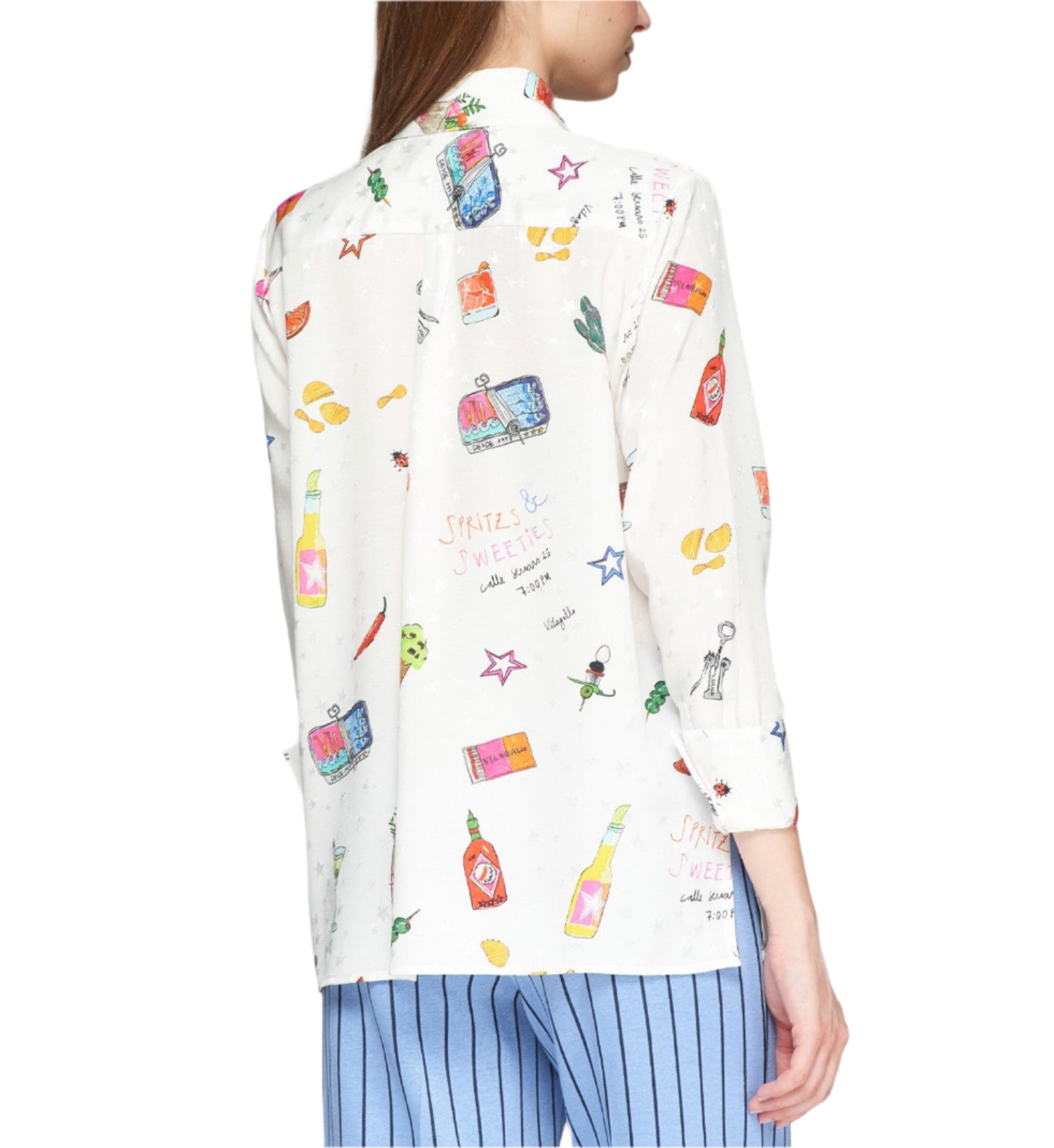 Flowing white shirt with jacquard stars and printed with exclusive Vilagallo snack patterns. Front fastening with metal shirt buttons. Long sleeves with cuffs