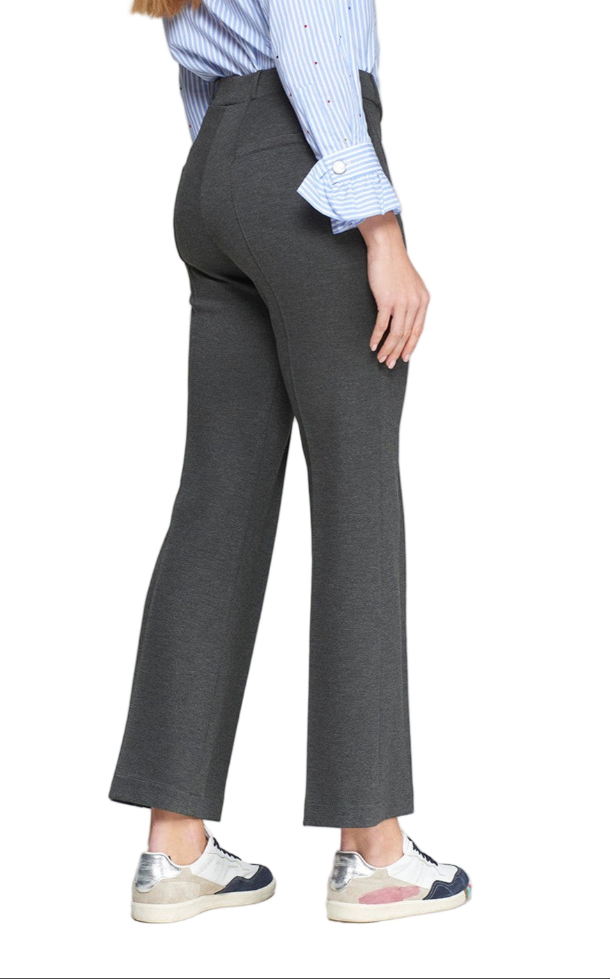 Straight-leg trousers in grey structured fabric. Designed with a clean waistband, front seams and side pockets. Ankle-length with a softly stretchy feel and fluid drape for a flattering fit. Ideal for comfort without compromising on structure.