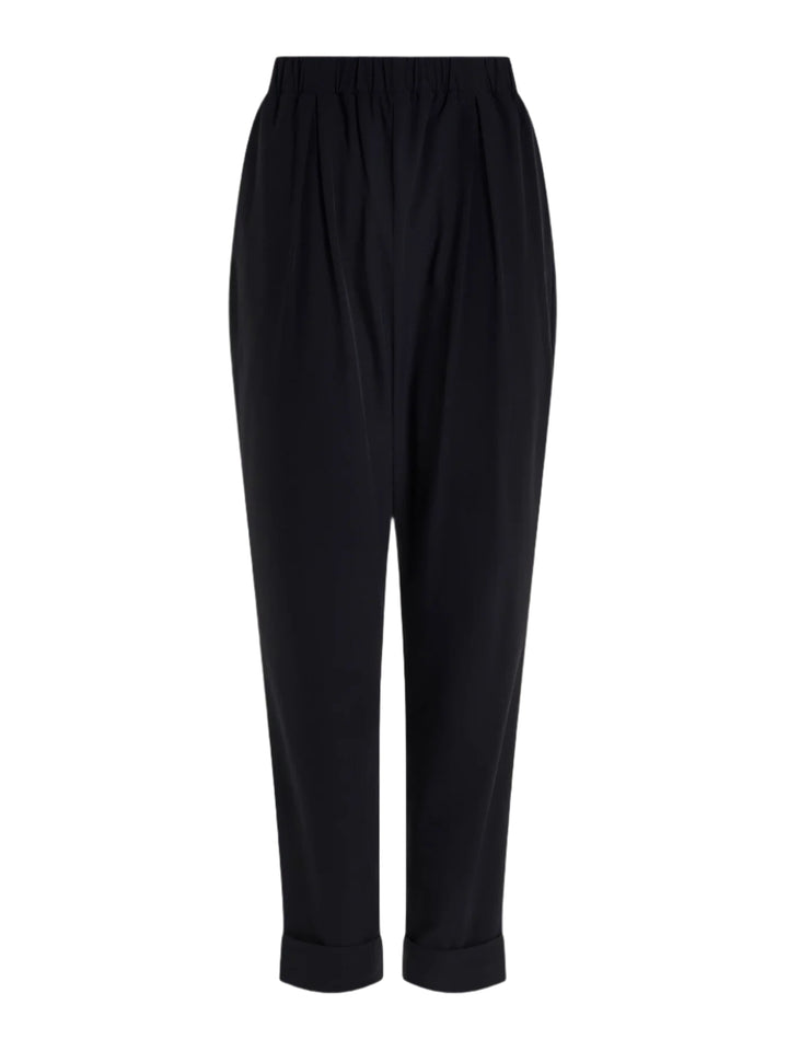 The Alana pants are cut to a slim, tapered fit with an elasticated waistband and turn-up cuffs. Crafted from our Soft Stretch Woven fabric, they offer all-day comfort and a lightweight feel, making them a go-to for any occasion.